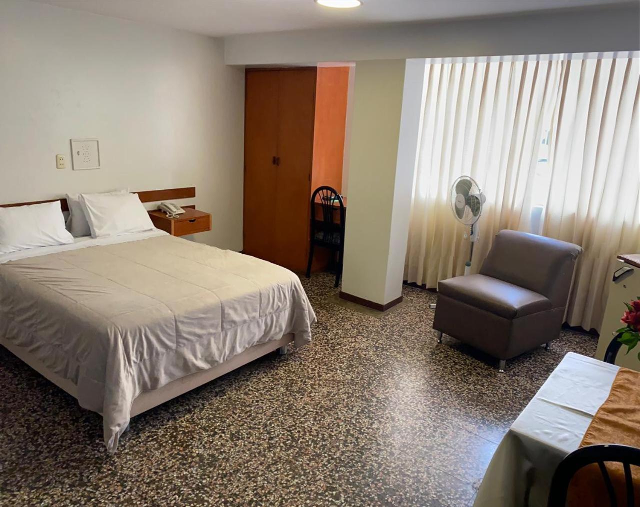 Hotel Plazza Chiclayo Extérieur photo