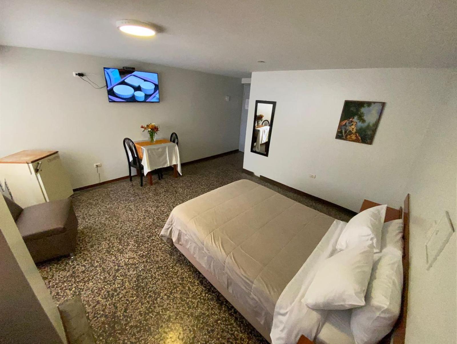 Hotel Plazza Chiclayo Extérieur photo
